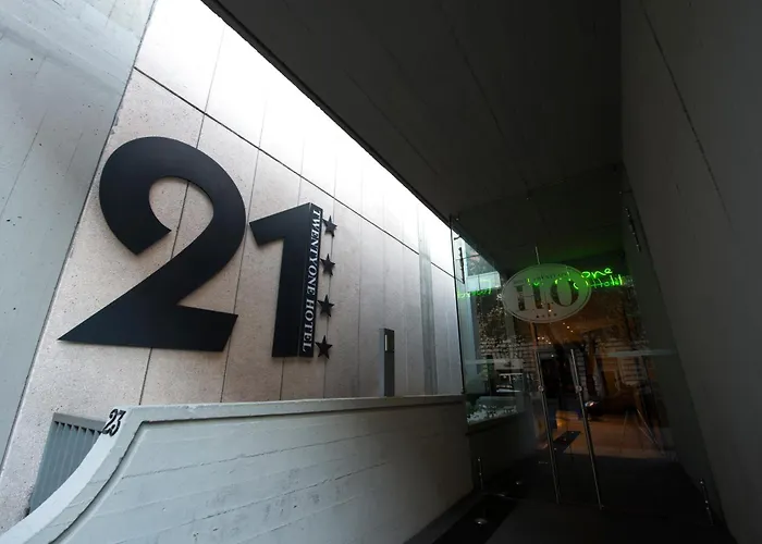 Hotel Twentyone 4*