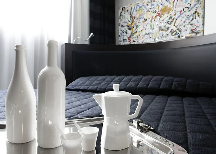 Twentyone Hotel